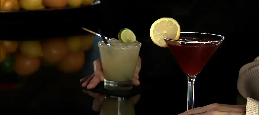Two customers with cocktails